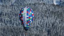 Přelet přes Lysou horu zvládl jediný ze tří balonů. Výhledy na Moravskoslezské Beskydy byly úchvatné.