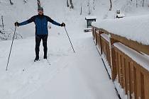 Příznivcům běžkařského lyžování skončil na Slovácku půst. Nejvyšší bělokarpatský vrchol – Velká Javořina - je znovu sjízdná. Po sněhové nadílce, která o víkendu zasypala slovácký region, se dalo na Javořinu vyrazit už z Hrabiny.