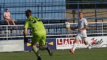 Fotbalisté Slovácka (bílé dresy) na úvod letní přípravy přehráli druholigový Vyškov 6:1.