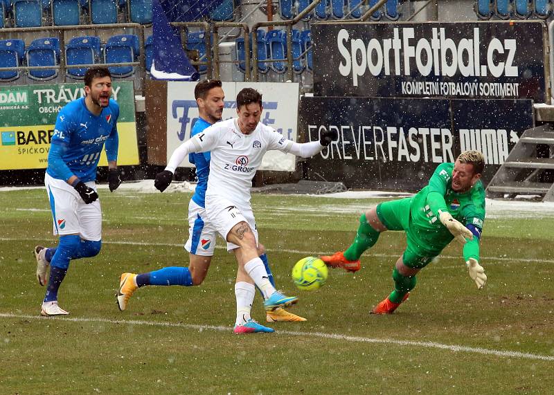 Fotbalisté Slovácka (v bílých dresech) se ve 24. kole FORTUNA:LIGY utkali s Baníkem Ostrava.