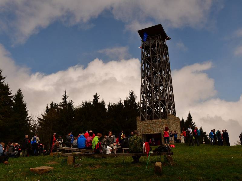 Bílý Karpat otevřel rozhlednu na Velkém Lopeníku.