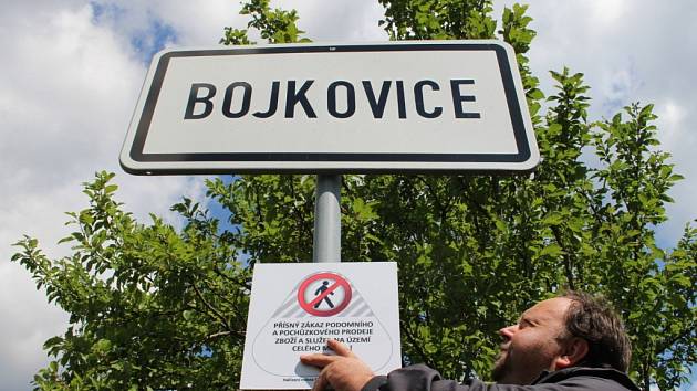 Tabule podomním prodejcům zakazují vstup do Bojkovic - Slovácký deník
