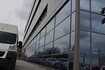 V budově bývalého OP Prostějov otevřeli v pátek oficiálně autosalon UH CAR. 