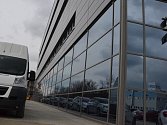 V budově bývalého OP Prostějov otevřeli v pátek oficiálně autosalon UH CAR. 