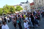 Ve středu 17. května se sešlo na dvě stě demonstrantů na uherskohradišťském Masarykové náměstí na protestní akci proti politickému působení Andreje Babiše a chování Miloše Zemana s názvem Proč?