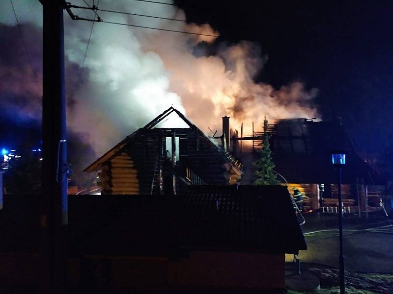 Požár hospody a penzionu Na srubu v Osvětimanech, 29. března 2022