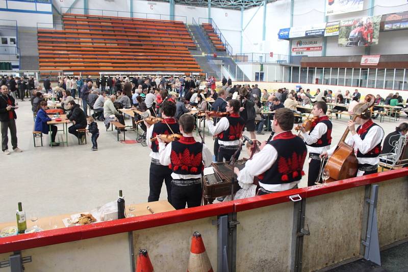 Prostory zimního stadionu v Uherském Hradišti hostily 37. ročník Výstavy vín.