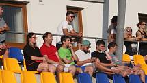 Fotbalisté divizního Strání (žluté barvy) v pátečním přípravném zápase deklasovali Boršice 8:0.