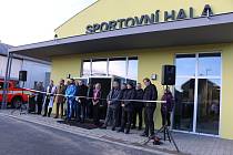 Ve Strání otevřeli sportovní halu za 85 milionů korun.