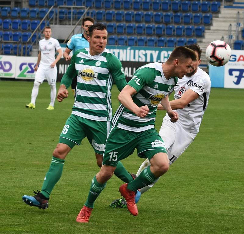 Fotbalisté Slovácka (v bílých dresech) remizovali s pražskými Bohemians 1905