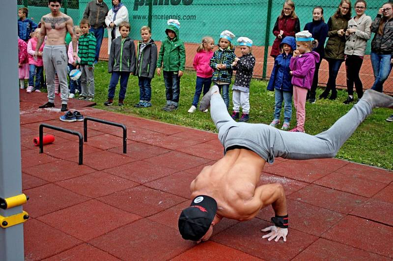 Nové workoutové cvičiště za velehradskou školou