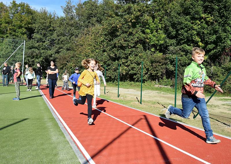 Slavnostní otevření multifunkčního hřiště v Březové.