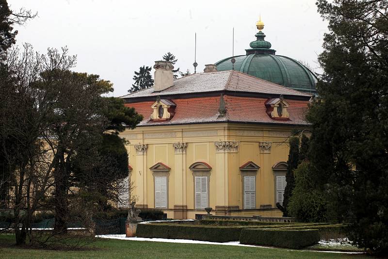 Tradičním zimním úklidem se v těchto dnech chystá na prohlídkovou sezonu státní zámek Buchlovice.