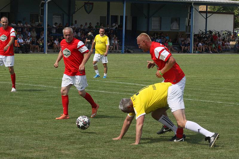 Fotbalisté Polešovic si na oslavy výročí 90 let pozvali Mercedes tým Petra Švancary.