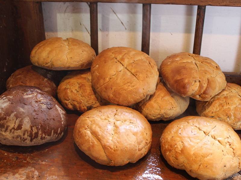 Pečení chleba v Dolním Němčí