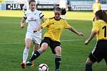 Fotbalistky Slovácka (v bílých dresech) na Městském stadionu Miroslava Valenty zdolaly Horní Heršpice 2:1.