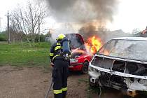 Požár osobního auta v Uherském Brodě.