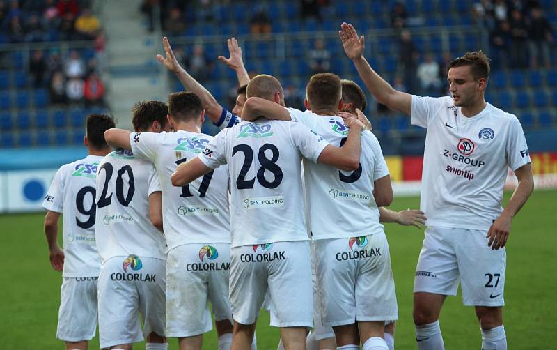 1. FC Slovácko - MFK Karviná (ve žlutém)