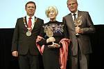 Slavnostní předávání Cen města Uherského Hradiště za rok 2015 pro pro Pavla Štulíře a Anastázii Majíčkovou.