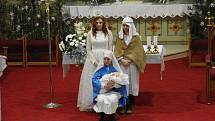 Dolní Němčí: Příběh o Ježíškově narození završil televizní štáb interviem s Pannou Marií