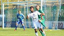 1. FC Slovácko – MFK Karviná 5:2 (1:1). útočník Slovácka Francis Koné ( v bílém), který je v klubu na zkoušce.