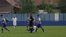 Fotbalisté Kunovic (bílé dresy) ve 21. kola krajské I. A třídy skupiny B podlehli Nedachlebicím 3:5.