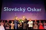 Netradičně, v rámci Mezinárodního dne divadel a zároveň při představení muzikálu Hra o pyžama, se v pondělí 27. března večer udělovala ve Slováckém divadle v Uherském Hradišti ocenění za nejlepší herecké výkony roku 2016.