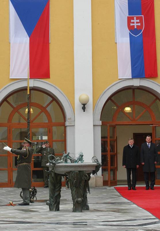 Zasedání české a slovenské vlády v Uherském Hradišti.  