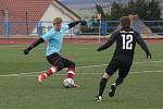 Fotbalisté Dolního Němčí (černé dresy) v zahajovacím utkání jubilejního dvacátého ročníku Gambrinus Cupu podlehli Mladcové 0:2.