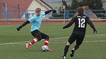 Fotbalisté Dolního Němčí (černé dresy) v zahajovacím utkání jubilejního dvacátého ročníku Gambrinus Cupu podlehli Mladcové 0:2.