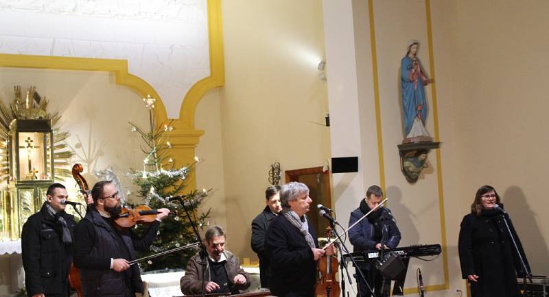 Koncert Hradišťanu zaplnil kostel sv. Jakuba st. ve Vlčnově.