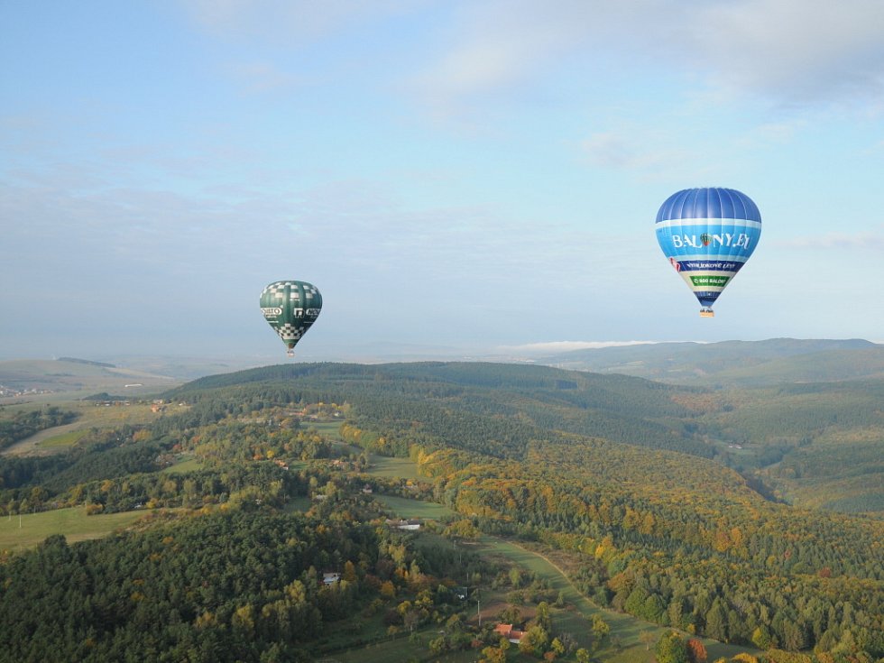 Deník.cz | Let největším balonem v České republice nad Slováckem |  fotogalerie