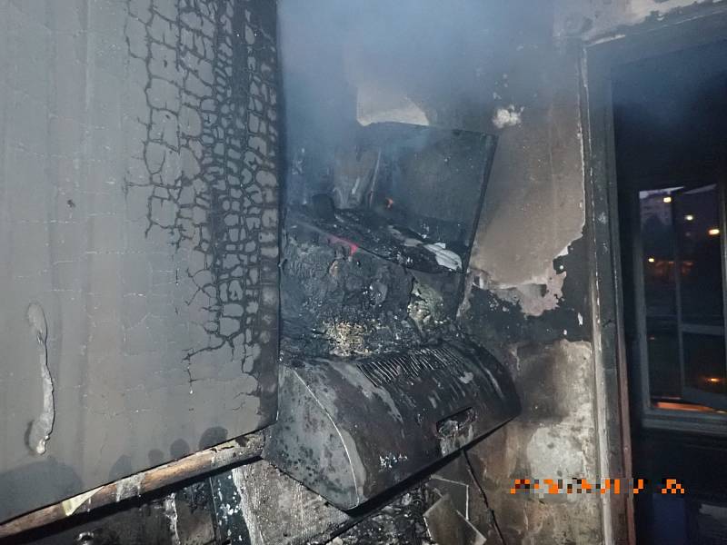 Požár bytu v sedmipatrovém bytovém domě v ulici Větrná v Uherském Brodě