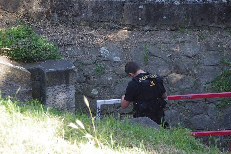 Brutální scéna v Uherském Hradišti. V „myší díře“ sráželo auto lidi jako figurky .