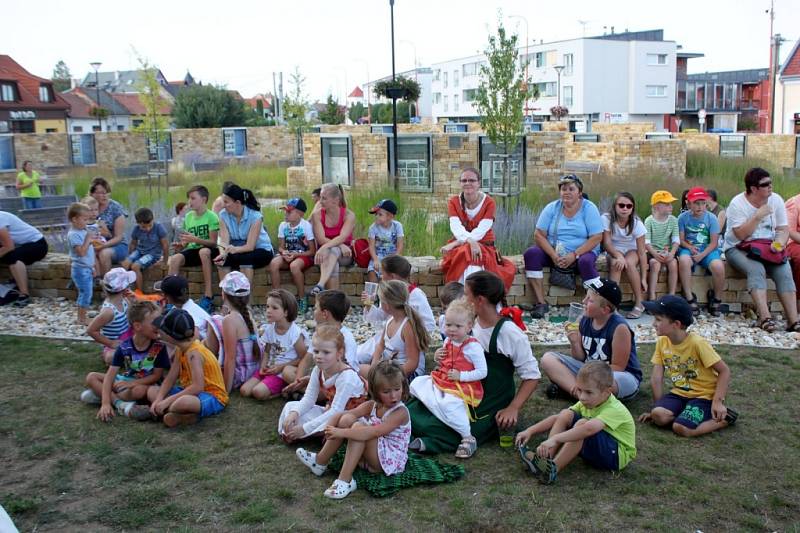 Na náměstí Velké Moravy ve Starém Městě se v sobotu uskutečnil IV. ročník Procházky středověkem.