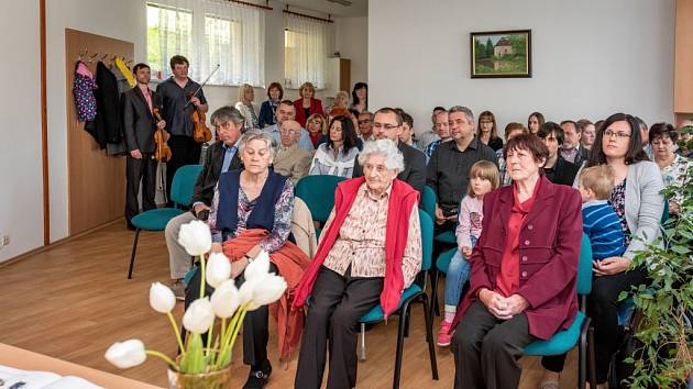 STOLETÁ. Je to až k nevíře, že čilá babička Františka Andrýsková se dožila sta let.