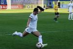 Fotbalistky Slovácka (v bílých dresech) na Městském stadionu Miroslava Valenty zdolaly Horní Heršpice 2:1.