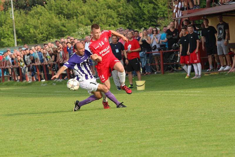 Uherský Brod - Hodonín 2:2 (0:1) Uherský Brod (v červeném).