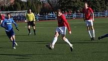 Fotbalisté Uherského Brodu (červené dresy) v 19. kole MSFL podlehli doma na Lapači Otrokovicím 2:3.