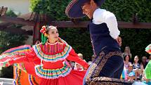 Vystoupení mezinárodních folklórních souborů v  muzeu J. A. Komenského  v Uherském Brodě.Na snímku  Compaňia Mexicana de  Danza folklorica de la Cindar de Mexica