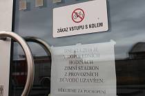 Hasiči na zimním stadionu v Uherském Ostrohu v úterý 12. ledna prověřovali podezření na přítomnost neznámých látek. 