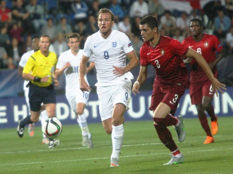 Uherské Hradiště Fotbal ME U21 Anglie Portugalsko  Anglie – Portugalsko (v červeném)