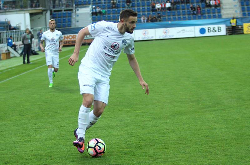 1. FC Slovácko - MFK Karviná (ve žlutém)