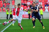 Fotbalové utkání HET ligy mezi celky SK Slavia Praha a 1. FC Slovácko 29. dubna v Praze. Milan Škoda vs. Josef Divíšek.