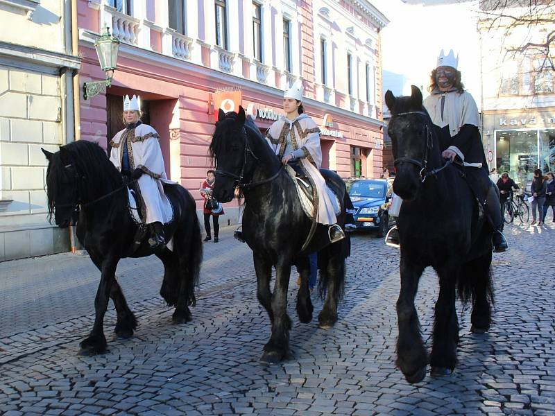 Tříkrálový průvod s koňmi i velbloudem křižoval Uherským Hradištěm.