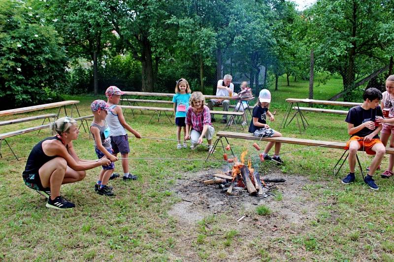 DĚTSKÝ DEN. Dvě stě dětí v doprovodu svých rodičů přišlo v sobotu oslavit svůj svátek k rybníkům před velehradskou bazilikou a na hřiště v Modré