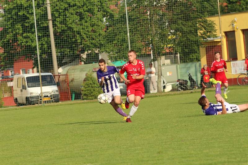 Uherský Brod - Hodonín 2:2 (0:1) Uherský Brod (v červeném).