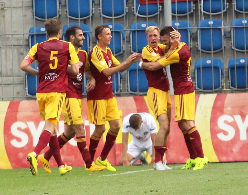 Radost Dukly po gólu na 0:1, 2. zprava autor branky Tomáš Berger.