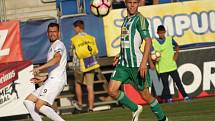 Fotbal ePojisteni.cz liga 1. FC Slovácko - Bohemians Praha 1905. Zleva Jaroslav Diviš a Martin Hašek.