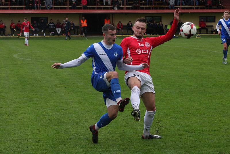 Fotbalisté Uherského Brodu (červené dresy) v 7. kole MSFL zdolali Frýdek-M9stek 2:1.